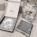 𝐃𝐢𝐨𝐫 · 23款新款牛仔系列-字母长巾浅灰色45%棉32%羊毛23%真丝