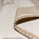 𝐋𝐨𝐮𝐢𝐬 𝐕𝐮𝐢𝐭𝐭𝐨𝐧 "Flower Blanket" Cream 90% Sheep Wool 10% Cashmere Reversible
