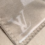𝐋𝐨𝐮𝐢𝐬 𝐕𝐮𝐢𝐭𝐭𝐨𝐧 "Flower Blanket" Cream 90% Sheep Wool 10% Cashmere Reversible