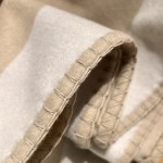 𝐋𝐨𝐮𝐢𝐬 𝐕𝐮𝐢𝐭𝐭𝐨𝐧 "Flower Blanket" Cream 90% Sheep Wool 10% Cashmere Reversible