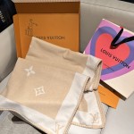 𝐋𝐨𝐮𝐢𝐬 𝐕𝐮𝐢𝐭𝐭𝐨𝐧 "Flower Blanket" Cream 90% Sheep Wool 10% Cashmere Reversible