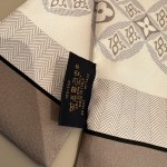 𝐋𝐨𝐮𝐢𝐬 𝐕𝐮𝐢𝐭𝐭𝐨𝐧 "1854 Hair Band" milk tea color Cream 100% silk original fabric