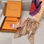 𝐋𝐨𝐮𝐢𝐬 𝐯𝐮𝐢𝐭𝐭𝐨𝐧 "MORE MONOGRAM Nailed Shawl" Champagne gold silk wool material