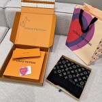 𝐋𝐨𝐮𝐢𝐬 𝐯𝐮𝐢𝐭𝐭𝐨𝐧 "MORE MONOGRAM Nailed Shawl" black silver silk wool material