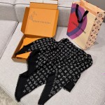 𝐋𝐨𝐮𝐢𝐬 𝐯𝐮𝐢𝐭𝐭𝐨𝐧 "MORE MONOGRAM Nailed Shawl" black silver silk wool material