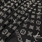 𝐋𝐨𝐮𝐢𝐬 𝐯𝐮𝐢𝐭𝐭𝐨𝐧 "MORE MONOGRAM Nailed Shawl" black silver silk wool material