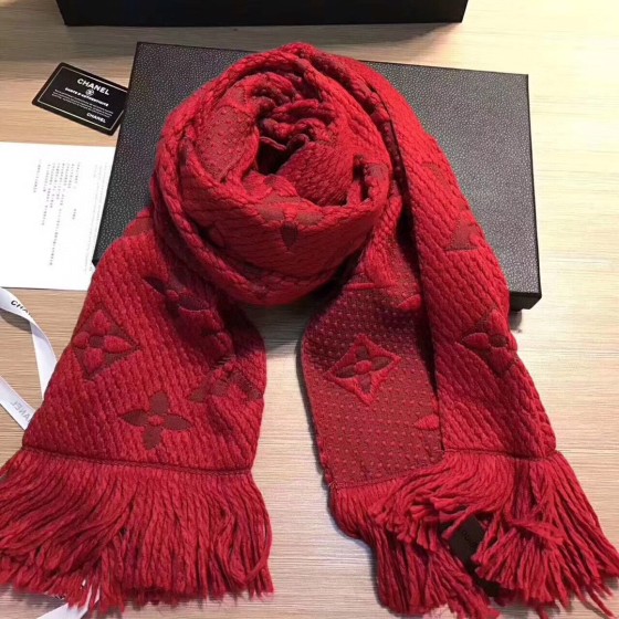 𝐋𝐨𝐮𝐢𝐬 𝐯𝐮𝐢𝐭𝐭𝐨𝐧 wool scarf
