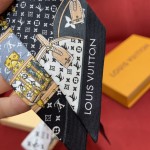 𝐋𝐨𝐮𝐢𝐬 𝐯𝐮𝐢𝐭𝐭𝐨𝐧 A classic silk scarf with a hard case and presbyopic elements