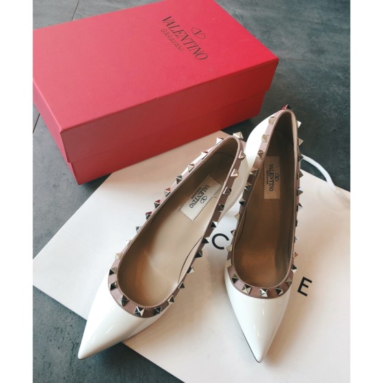 Valentino recommends this studded shoes once launched, the fashion It Girl starry-eyed pursuit