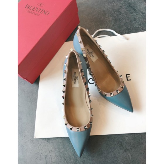 Valentino recommends this studded shoes once launched, the fashion It Girl starry-eyed pursuit