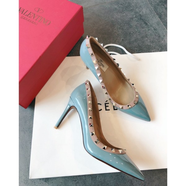 Valentino recommends this studded shoes once launched, the fashion It Girl starry-eyed pursuit