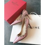 Valentino recommends this studded shoes once launched, the fashion It Girl starry-eyed pursuit