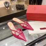 【Valentino】华伦天奴 玫红色 漆皮扣4.5cm穆勒拖鞋