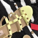 【Valentino】Valentino top version matte yellow 3 strap flat slippers