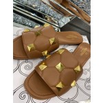 【Valentino】𝟐𝟎𝟐𝟏/𝐒𝐒 𝐧𝐞𝐰 The latest counter series, perfect details, very bright show series launched