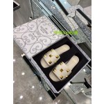 【Valentino】𝟐𝟎𝟐𝟏/𝐒𝐒 𝐧𝐞𝐰 The latest counter series, perfect details, very bright show series launched