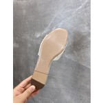 【Valentino】𝟐𝟎𝟐𝟏/𝐒𝐒 𝐧𝐞𝐰 The latest counter series, perfect details, very bright show series launched