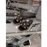 【Valentino】𝟐𝟎𝟐𝟏/𝐒𝐒 𝐧𝐞𝐰 The latest counter series, perfect details, very bright show series launched