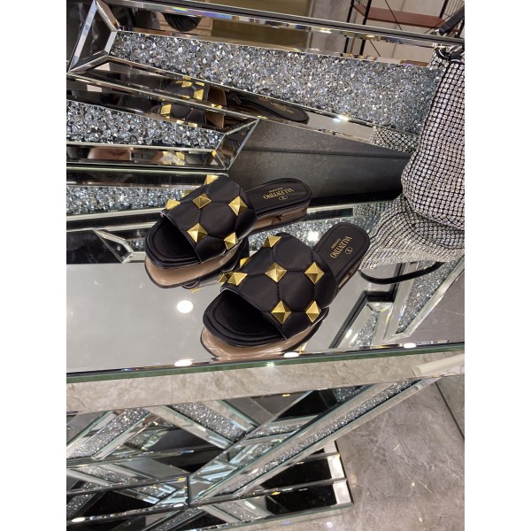 【Valentino】𝟐𝟎𝟐𝟏/𝐒𝐒 𝐧𝐞𝐰 The latest counter series, perfect details, very bright show series launched