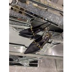 【Valentino】𝟐𝟎𝟐𝟏/𝐒𝐒 𝐧𝐞𝐰 The latest series of counter perfect details original matte open edge bead leather