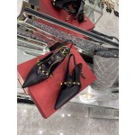 【Valentino】𝟐𝟎𝟐𝟏/𝐒𝐒 𝐧𝐞𝐰 The latest series of counter perfect details original matte open edge bead leather