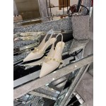 【Valentino】𝟐𝟎𝟐𝟏/𝐒𝐒 𝐧𝐞𝐰 The latest series of counter perfect details original matte open edge bead leather