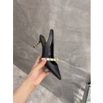 【Valentino】𝟐𝟎𝟐𝟏/𝐒𝐒 𝐧𝐞𝐰 The latest series of counter perfect details original matte open edge bead leather