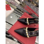 【Valentino】𝟐𝟎𝟐𝟏/𝐒𝐒 𝐧𝐞𝐰 The latest series of counter perfect details original matte open edge bead leather