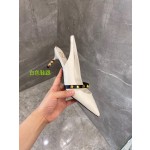 【Valentino】𝟐𝟎𝟐𝟏/𝐒𝐒 𝐧𝐞𝐰 The latest series of counter perfect details original matte open edge bead leather