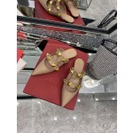 【Valentino】𝟐𝟎𝟐𝟏/𝐒𝐒 𝐧𝐞𝐰 The latest series of counter perfect details original matte open edge bead leather