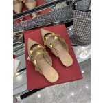 【Valentino】𝟐𝟎𝟐𝟏/𝐒𝐒 𝐧𝐞𝐰 The latest series of counter perfect details original matte open edge bead leather