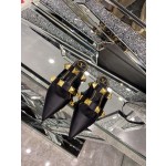 【Valentino】𝟐𝟎𝟐𝟏/𝐒𝐒 𝐧𝐞𝐰 The latest series of counter perfect details original matte open edge bead leather