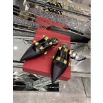 【Valentino】𝟐𝟎𝟐𝟏/𝐒𝐒 𝐧𝐞𝐰 The latest series of counter perfect details original matte open edge bead leather