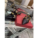 【Valentino】𝟐𝟎𝟐𝟏/𝐒𝐒 𝐧𝐞𝐰 The latest series of counter perfect details original matte open edge bead leather