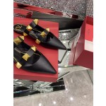 【Valentino】𝟐𝟎𝟐𝟏/𝐒𝐒 𝐧𝐞𝐰 The latest series of counter perfect details original matte open edge bead leather