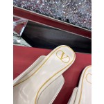 【Valentino】𝟐𝟎𝟐𝟏/𝐒𝐒 𝐧𝐞𝐰 The latest series of counter perfect details original matte open edge bead leather