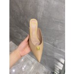 【Valentino】𝟐𝟎𝟐𝟏/𝐒𝐒 𝐧𝐞𝐰 The latest series of counter perfect details original matte open edge bead leather