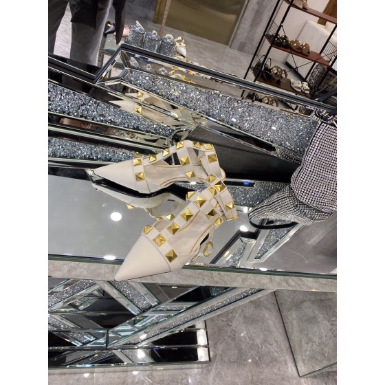 【Valentino】𝟐𝟎𝟐𝟏/𝐒𝐒 𝐧𝐞𝐰 Valentino studded sandals counter the latest series of very bright show series launched