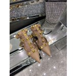 【Valentino】𝟐𝟎𝟐𝟏/𝐒𝐒 𝐧𝐞𝐰 Valentino studded sandals counter the latest series of very bright show series launched