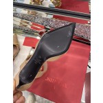 【Valentino】𝟐𝟎𝟐𝟏/𝐒𝐒 𝐧𝐞𝐰 Valentino studded sandals counter the latest series of very bright show series launched