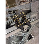 【Valentino】𝟐𝟎𝟐𝟏/𝐒𝐒 𝐧𝐞𝐰 Valentino studded sandals counter the latest series of very bright show series launched