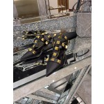 【Valentino】𝟐𝟎𝟐𝟏/𝐒𝐒 𝐧𝐞𝐰 Valentino studded sandals counter the latest series of very bright show series launched