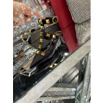 【Valentino】𝟐𝟎𝟐𝟏/𝐒𝐒 𝐧𝐞𝐰 Valentino studded sandals counter the latest series of very bright show series launched