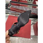 【Valentino】𝟐𝟎𝟐𝟏/𝐒𝐒 𝐧𝐞𝐰 Valentino studded sandals counter the latest series of very bright show series launched