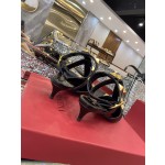 【Valentino】𝟐𝟎𝟐𝟏/𝐒𝐒 𝐧𝐞𝐰 Valentino studded sandals counter the latest series of very bright show series launched