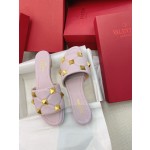 【Valentino】𝟐𝟎𝟐𝟏/𝐒𝐒 𝐧𝐞𝐰 021 official website new metal rivets diamond plaid slippers Qin Lan the same model