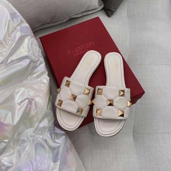 【Valentino】𝟐𝟎𝟐𝟏/𝐒𝐒 𝐧𝐞𝐰 021 official website new metal rivets diamond plaid slippers Qin Lan the same model