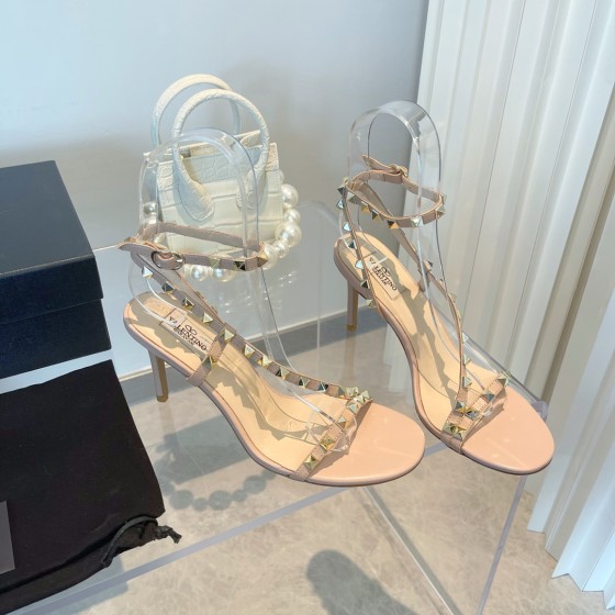 【Valentino】𝟐𝟎𝟐𝟏/𝐒𝐒 𝐧𝐞𝐰 Valentino's new Spring/Summer 2021 collection is still the classic studded collection