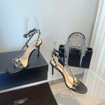 【Valentino】𝟐𝟎𝟐𝟏/𝐒𝐒 𝐧𝐞𝐰 Valentino's new Spring/Summer 2021 collection is still the classic studded collection