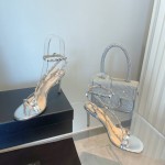 【Valentino】𝟐𝟎𝟐𝟏/𝐒𝐒 𝐧𝐞𝐰 Valentino's new Spring/Summer 2021 collection is still the classic studded collection